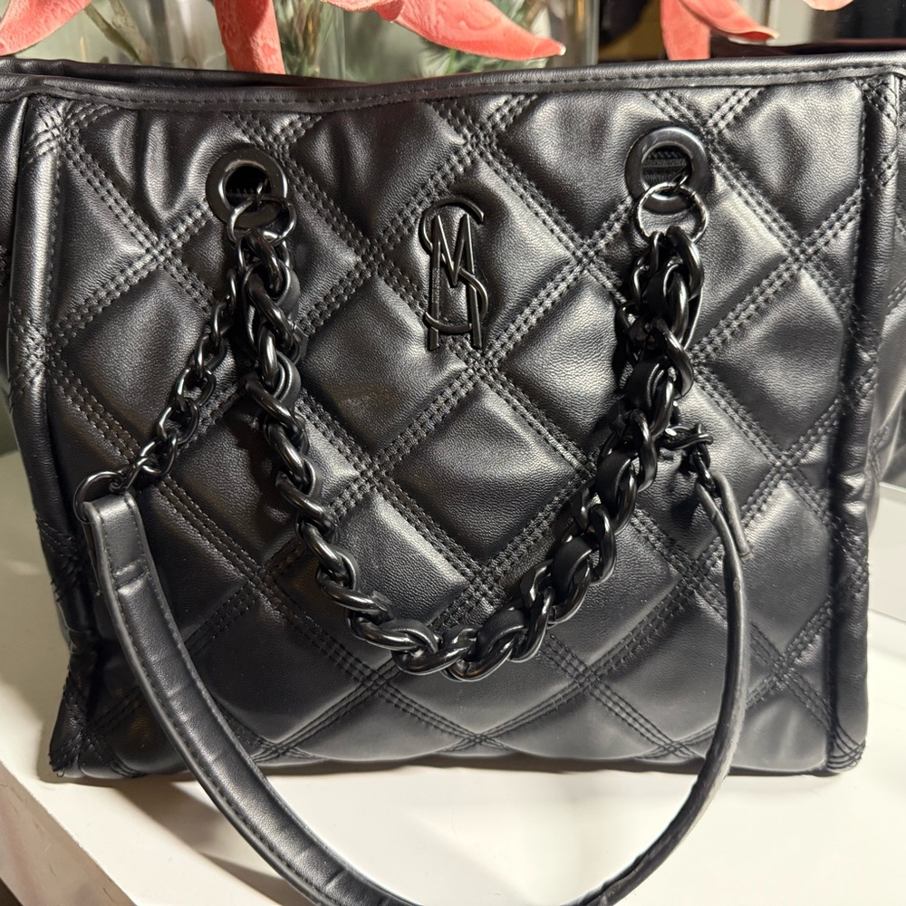 New with out tags Steve Madden Black Quilted Chain Tote Bag